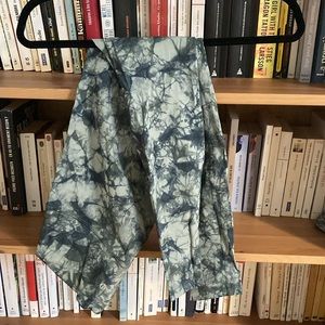 Lululemon tie dye wunder under. Size 4. 28”